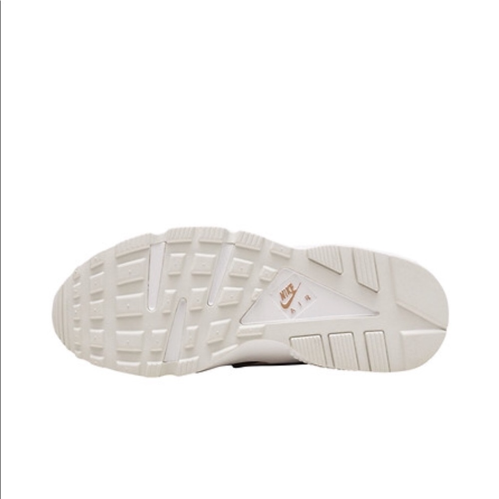 Rare Brand New Nike Women’s Huaraches in Rose Gold - Picture 2 of 5